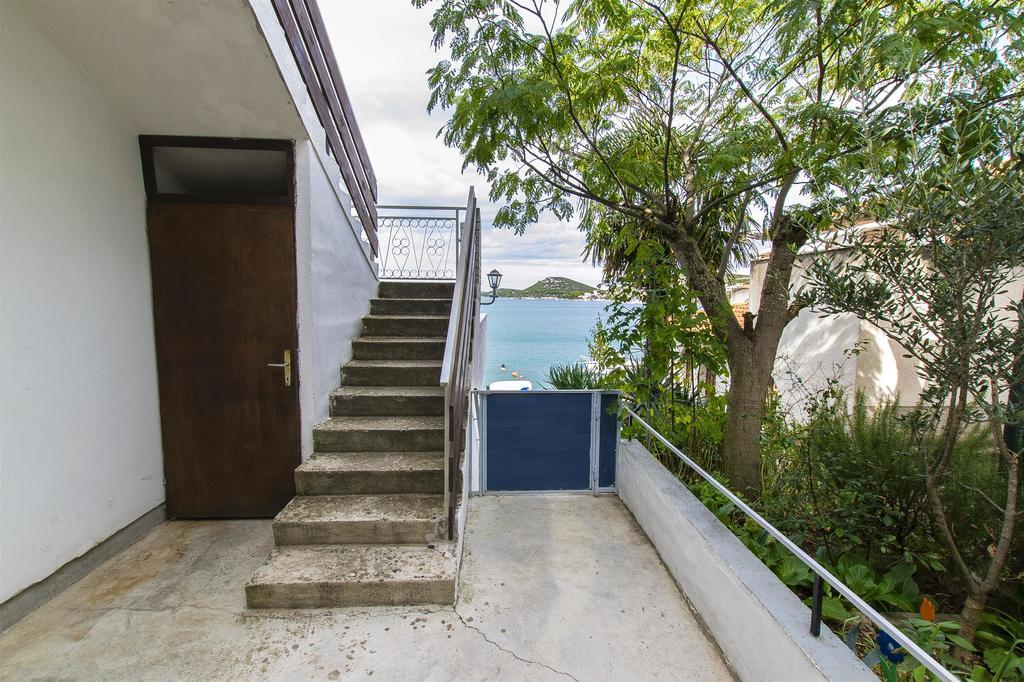 Apartment Branka Tisno Luaran gambar