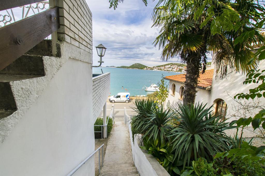 Apartment Branka Tisno Luaran gambar